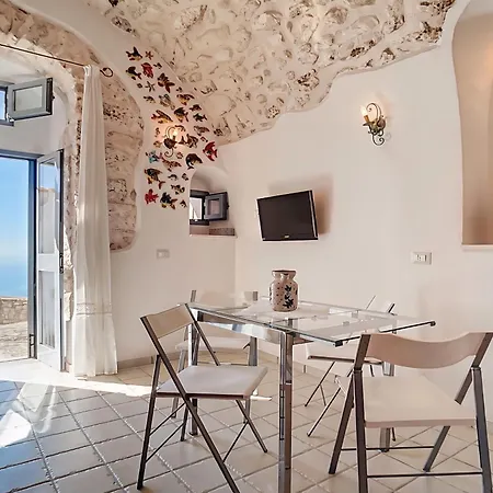 Al Torrione 2 Apartment Monte SantʼAngelo